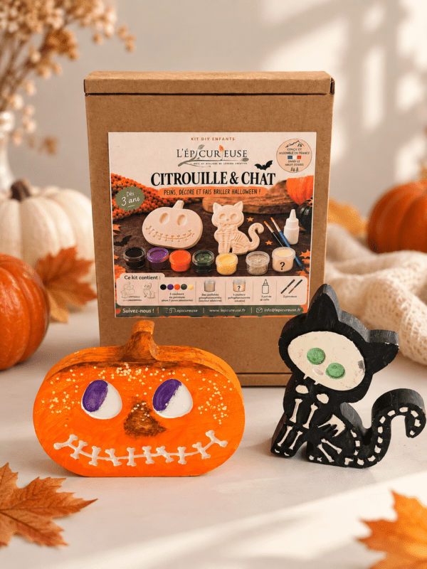 Citrouille orange et chat squelette noir en plâtre décorés pour Halloween