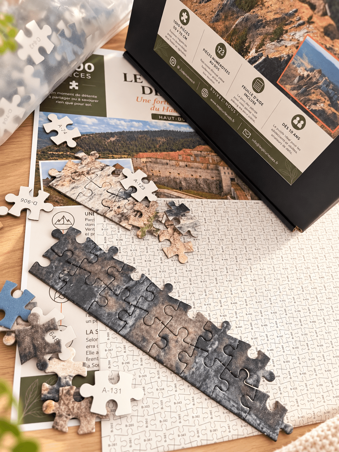 Pièces numérotées au dos du puzzle Château de Joux 1000 pièces