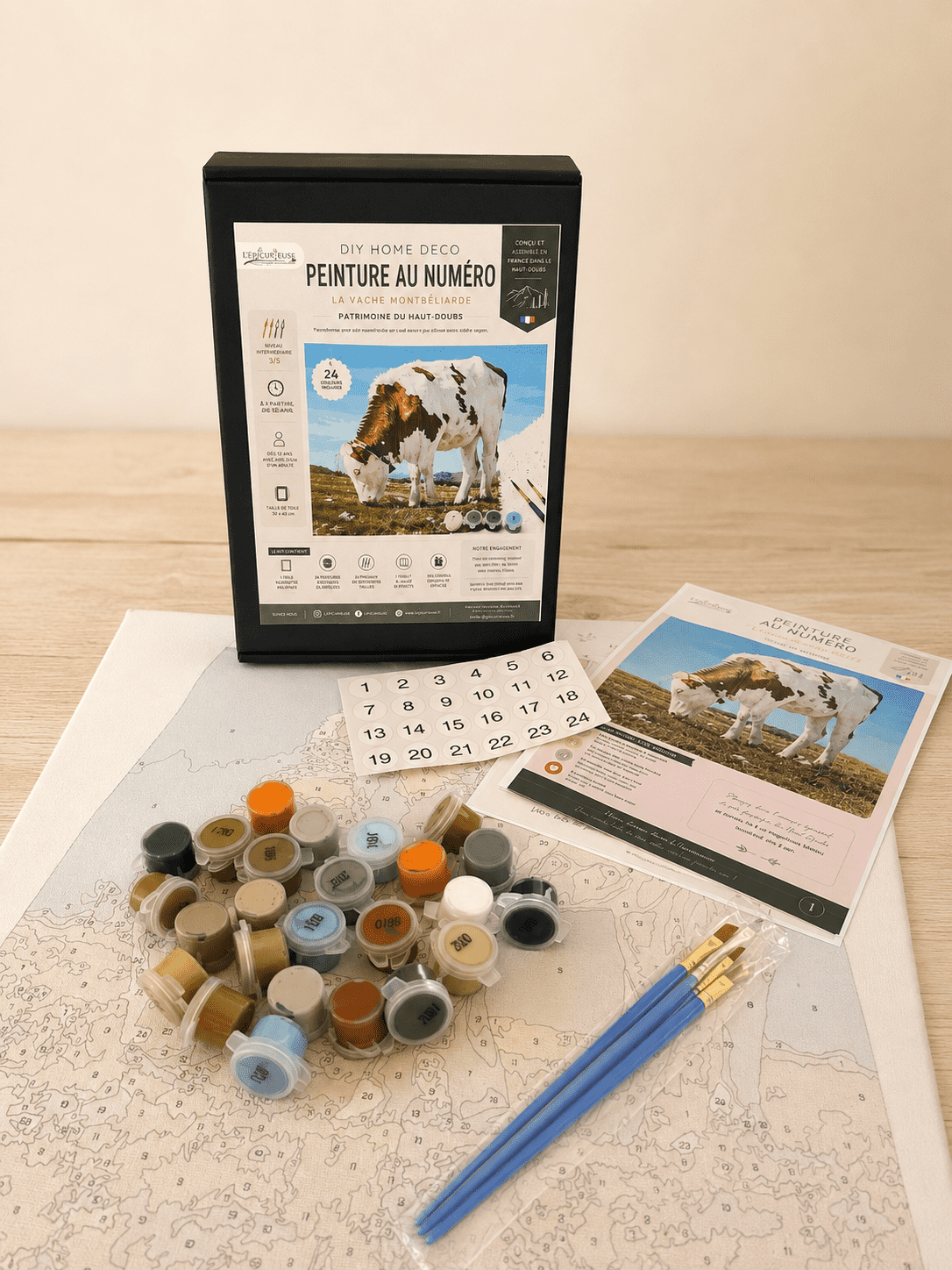 Toile numérotée peintures pinceaux et guide du kit Montbéliarde