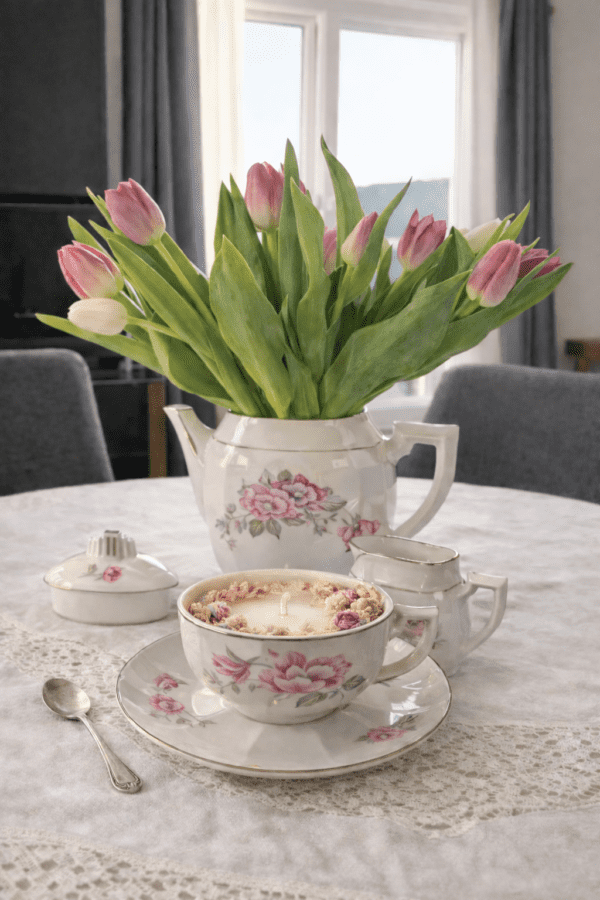 décoration intérieure bougie tasse ancienne