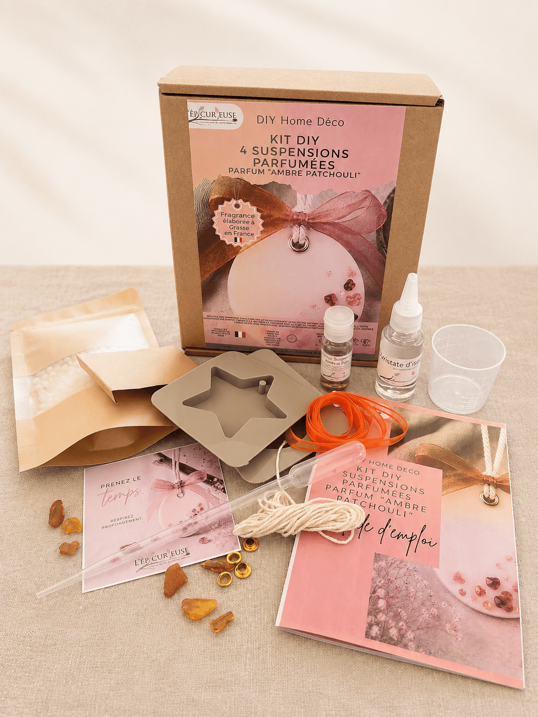 Contenu complet du kit DIY Ambre Patchouli L’Épicurieuse.