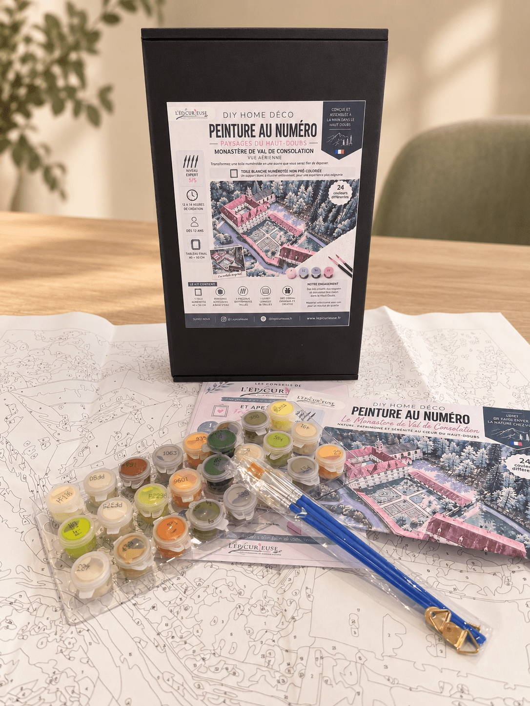 Kit peinture au numéro L’Épicurieuse avec toile, peintures, pinceaux et notice
