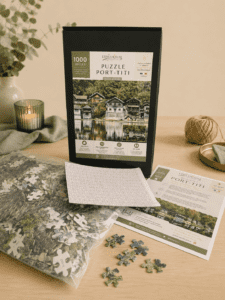 Puzzle 1000 pièces représentant Port-Titi dans le Haut-Doubs avec les chalets et leurs reflets sur le lac
