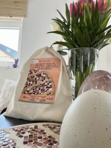 Kit DIY - Créez votre plateau en mosaïque en forme d’œuf de Pâques !
